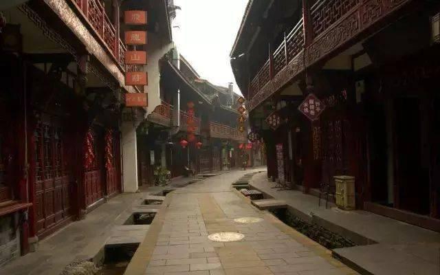 妻子是个平凡的普通小市民，老公婚后过了几年变得太优秀，成为大牌明星公众人物，妻子会不会压力特别大？游戏画面